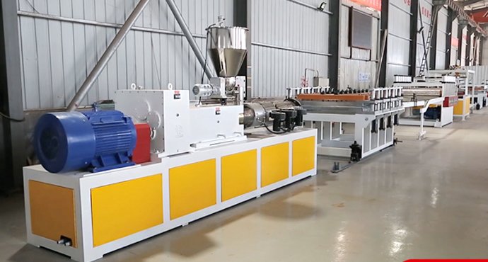 WPC/PVC 結(jié)皮發(fā)泡板生產(chǎn)線